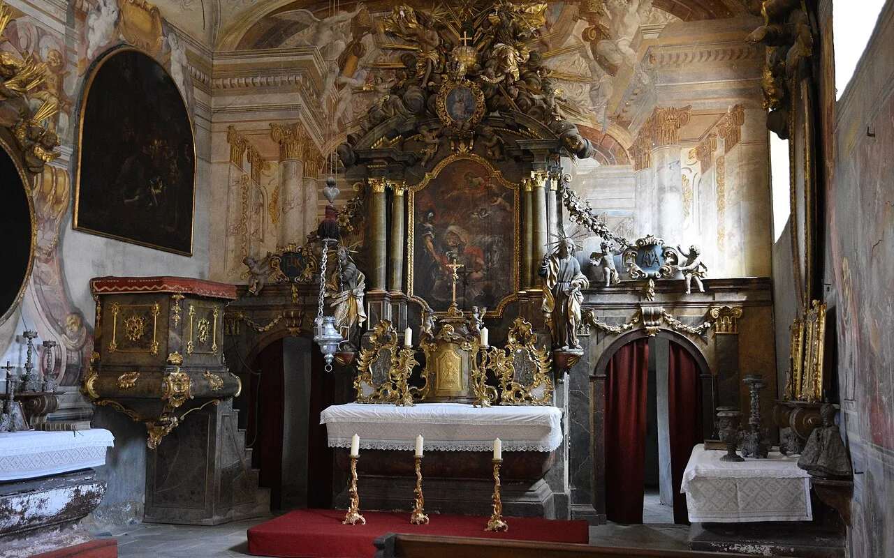 Das Innere der Barockkapelle von Pernštejn aus dem Jahr 1716